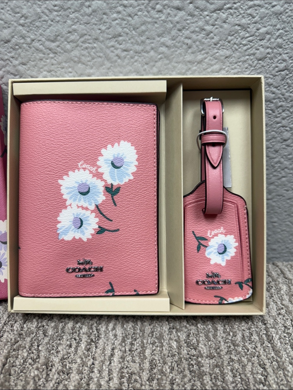Coach Pink Floral Passport Cover & Luggage Tag Gift Set - Picture 2 of 6